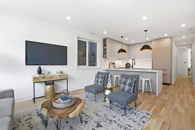 1325 N Artesian Avenue 2, Chicago, IL 60622