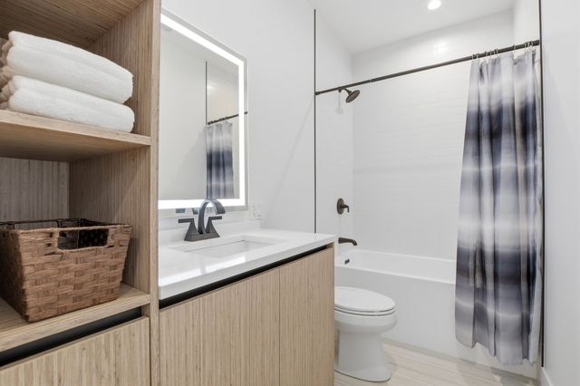 1325 N Artesian Avenue 2, Chicago, IL 60622