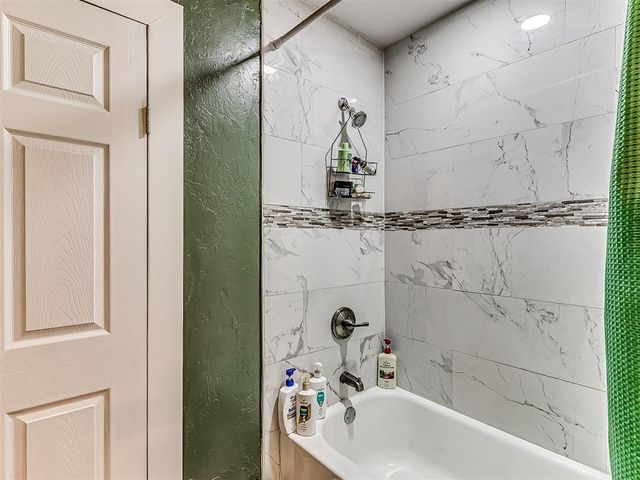 1218 W Noble Avenue, Guthrie, OK 73044