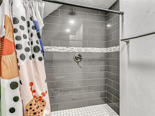 1218 W Noble Avenue, Guthrie, OK 73044
