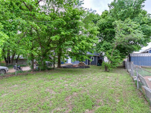 1218 W Noble Avenue, Guthrie, OK 73044