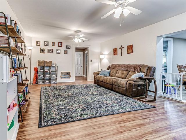 1218 W Noble Avenue, Guthrie, OK 73044