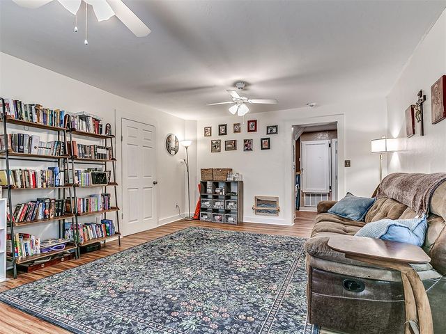1218 W Noble Avenue, Guthrie, OK 73044