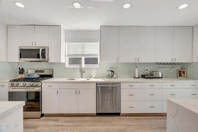 8225 Fallbrook Avenue, West Hills, CA 91304