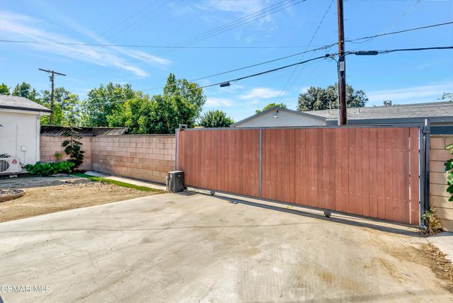 8225 Fallbrook Avenue, West Hills, CA 91304