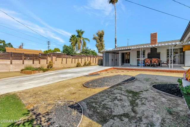 8225 Fallbrook Avenue, West Hills, CA 91304