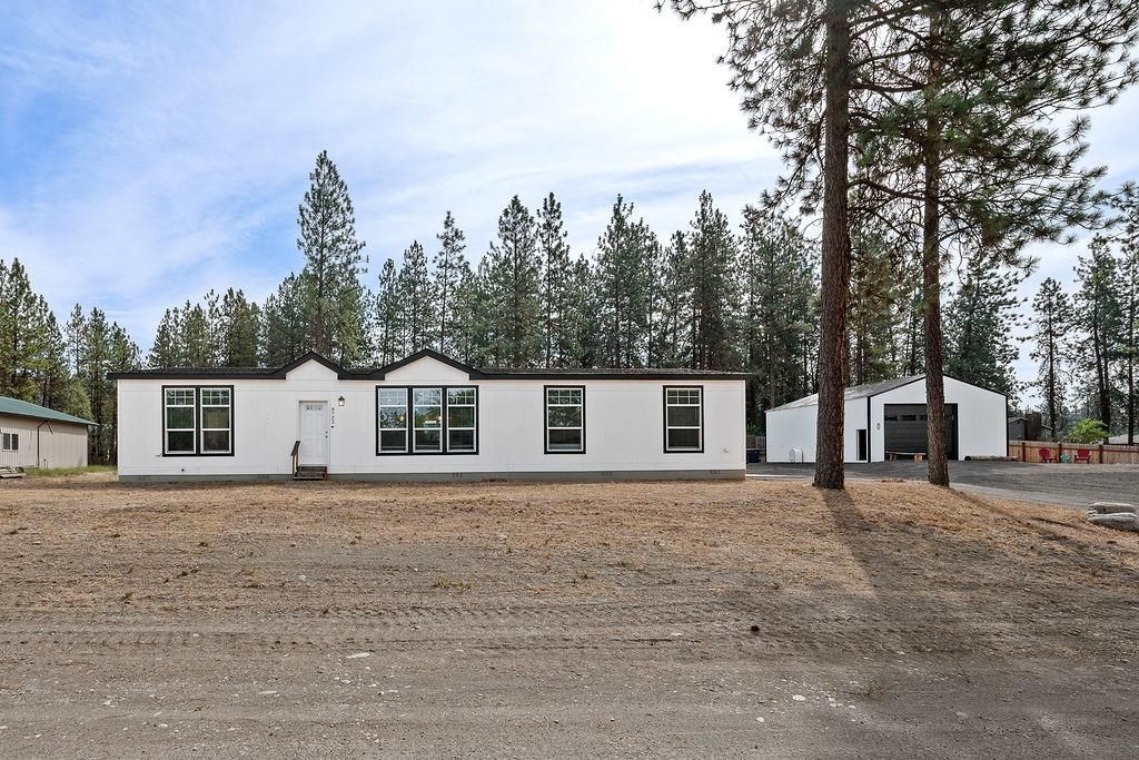 8722 N River Rock Ln, Nine Mile Falls, WA 99026