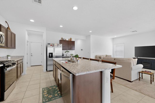 212 Prism Avenue SW, Rio Rancho, NM 87124