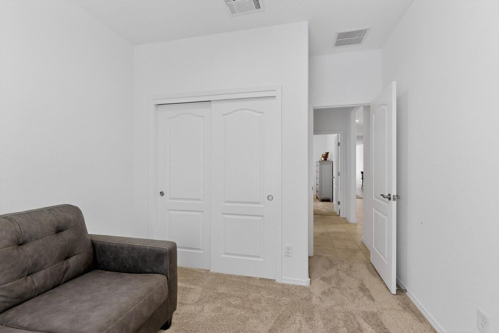 Image 15 of property listing at 212 Prism Avenue SW, Rio Rancho, NM 87124