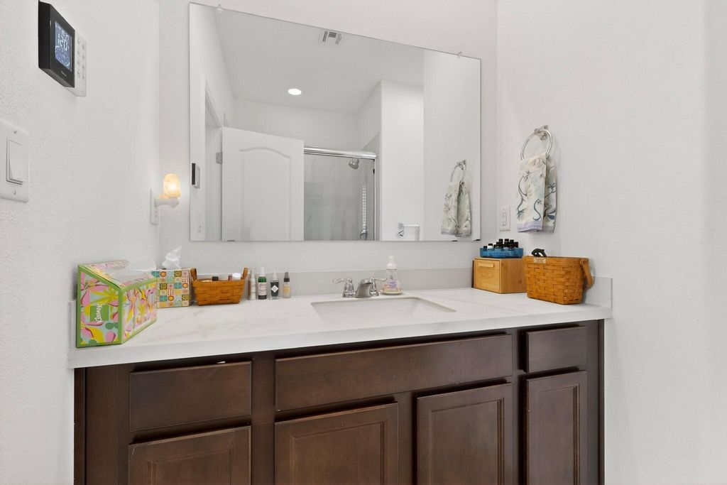 Image 17 of property listing at 212 Prism Avenue SW, Rio Rancho, NM 87124