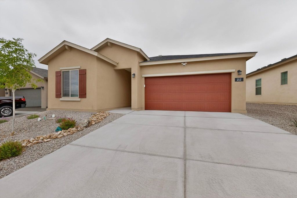Image 2 of property listing at 212 Prism Avenue SW, Rio Rancho, NM 87124