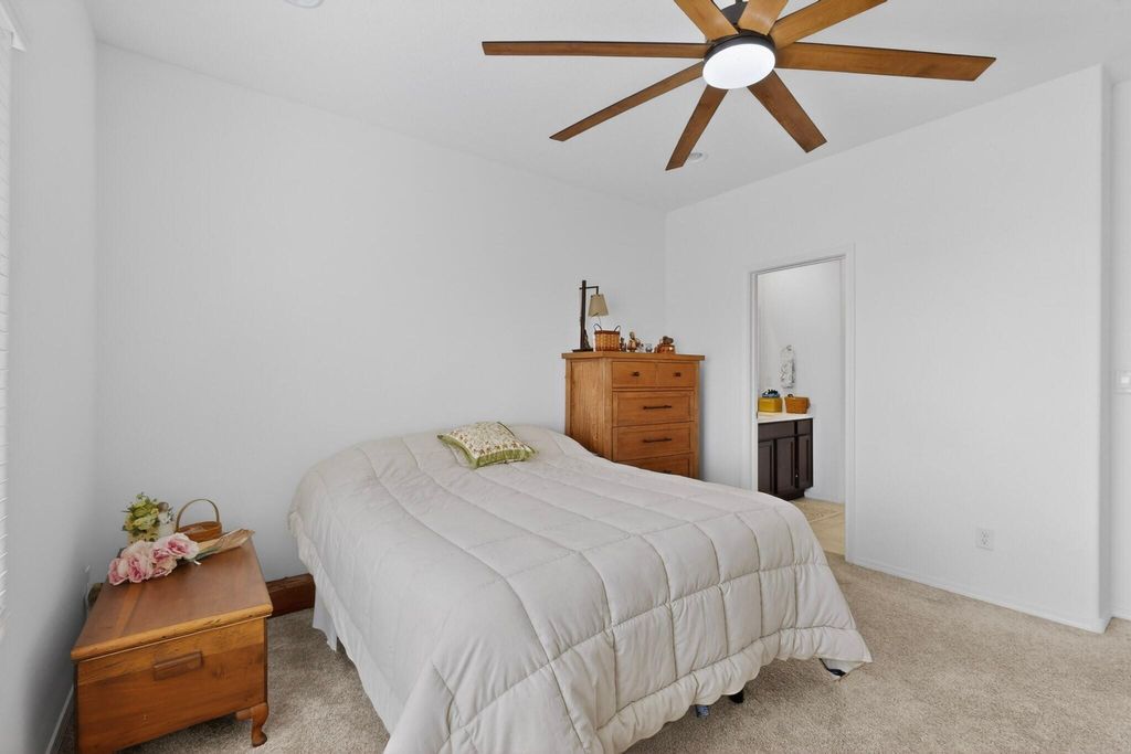 Image 20 of property listing at 212 Prism Avenue SW, Rio Rancho, NM 87124