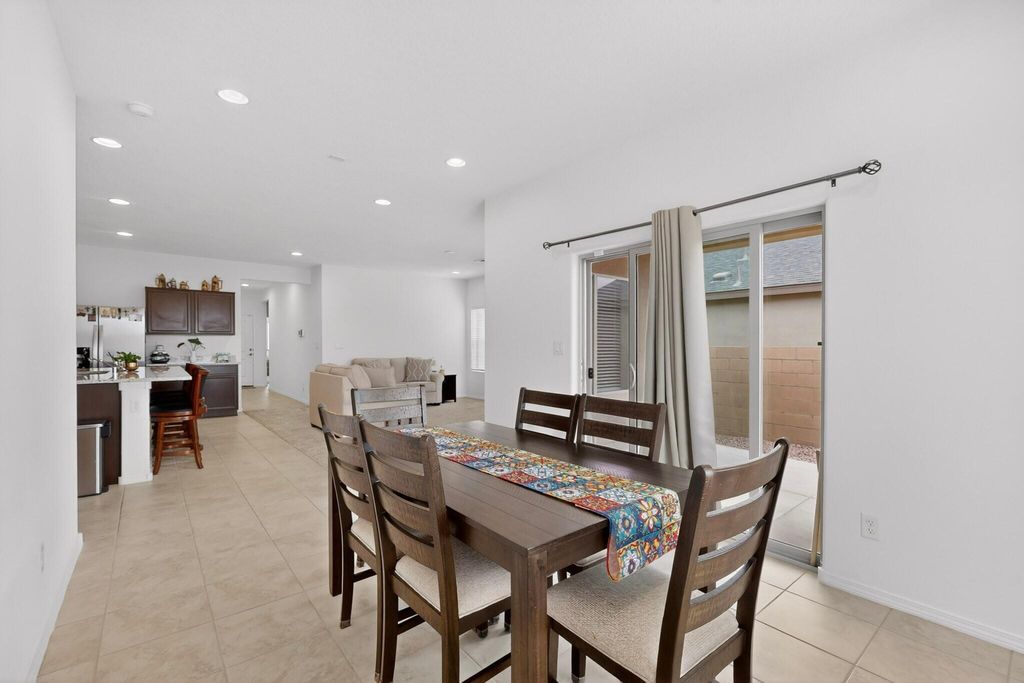 Image 28 of property listing at 212 Prism Avenue SW, Rio Rancho, NM 87124