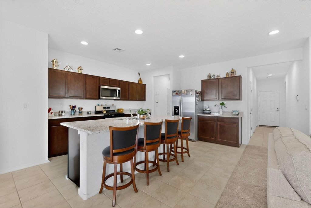 Image 29 of property listing at 212 Prism Avenue SW, Rio Rancho, NM 87124
