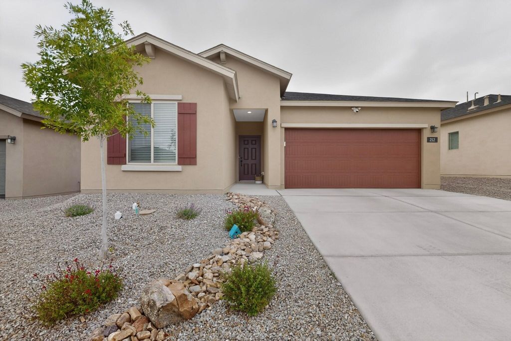 Image 3 of property listing at 212 Prism Avenue SW, Rio Rancho, NM 87124