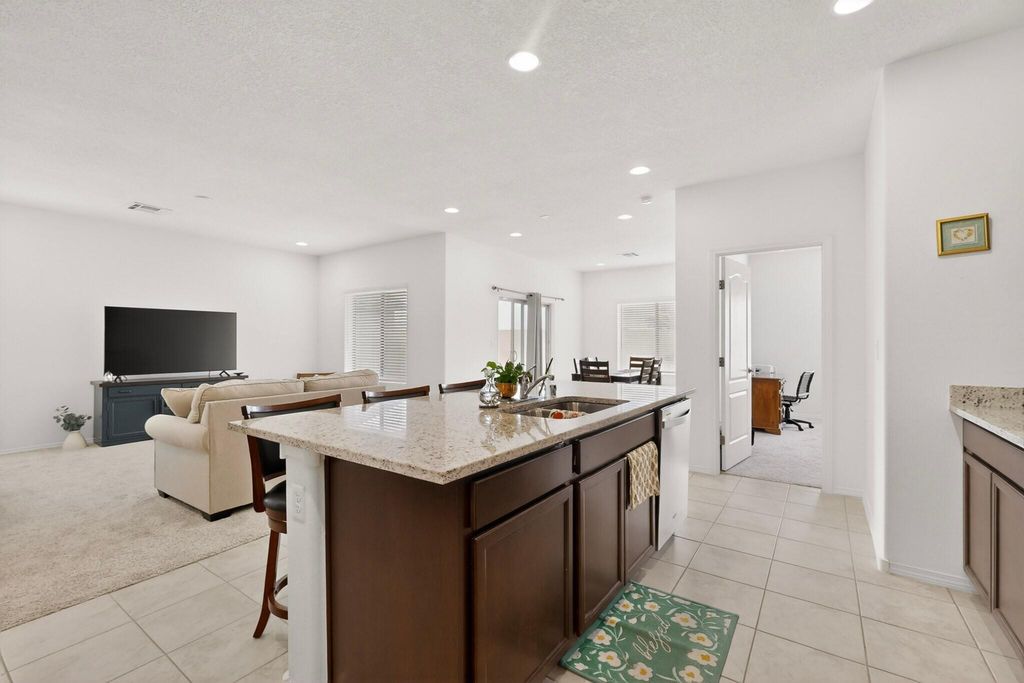 Image 31 of property listing at 212 Prism Avenue SW, Rio Rancho, NM 87124