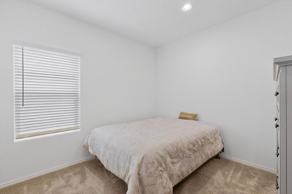 Image 34 of property listing at 212 Prism Avenue SW, Rio Rancho, NM 87124