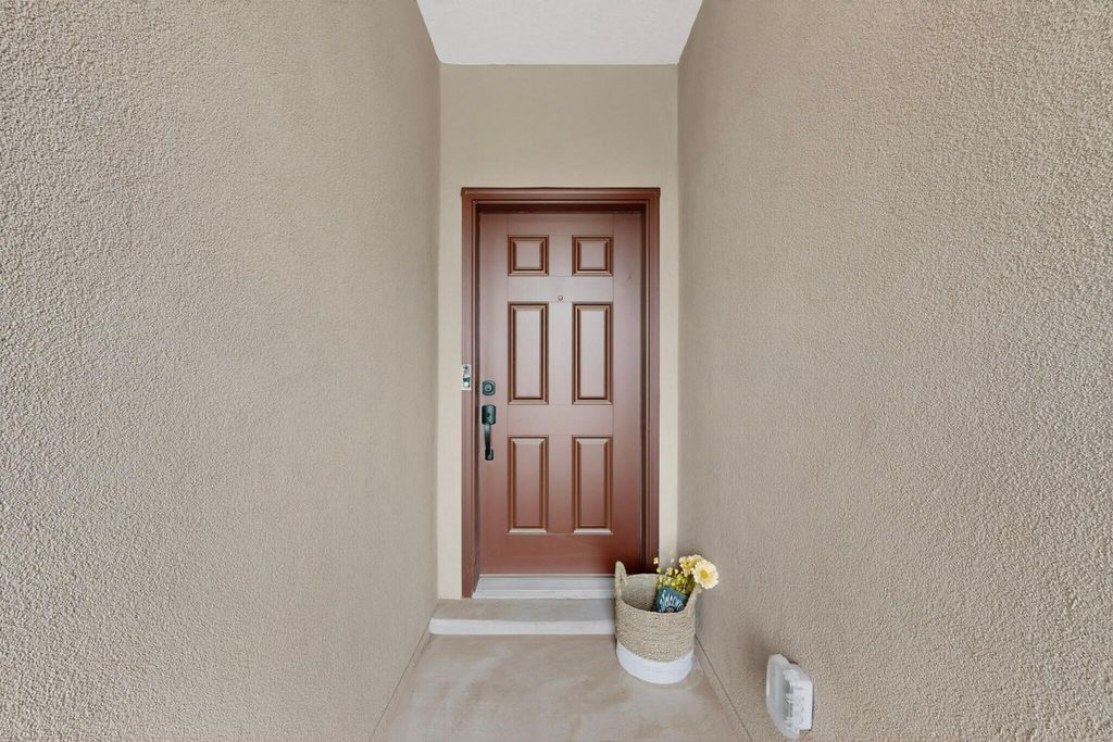 Image 5 of property listing at 212 Prism Avenue SW, Rio Rancho, NM 87124