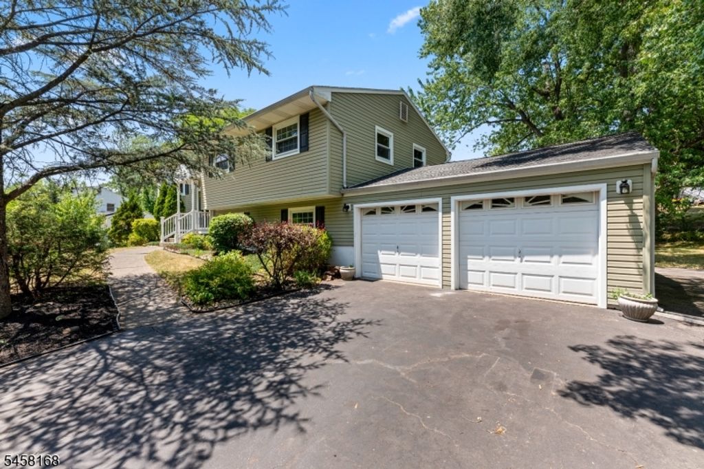 5 Yale Ct, East Brunswick Twp., NJ 08816 — photo 2