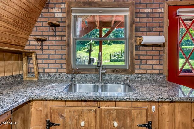 117 Locust Winds Drive, Elizabethton, TN 37643