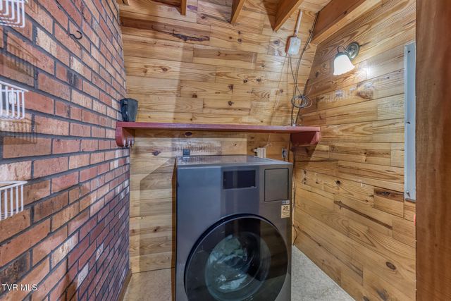 117 Locust Winds Drive, Elizabethton, TN 37643