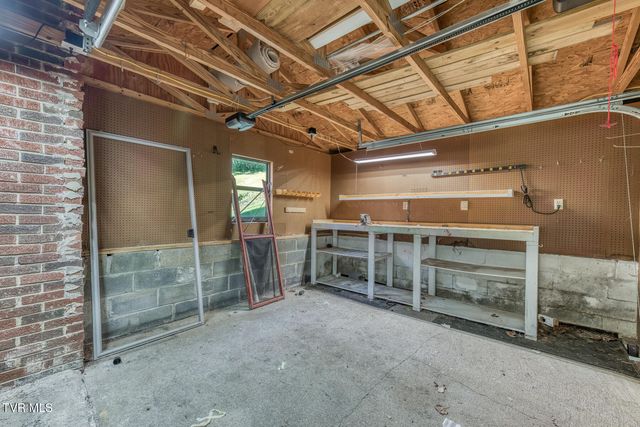 117 Locust Winds Drive, Elizabethton, TN 37643