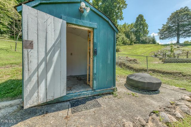 117 Locust Winds Drive, Elizabethton, TN 37643