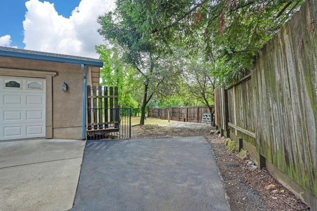 2230 Wildberry Ln, Auburn, CA 95603