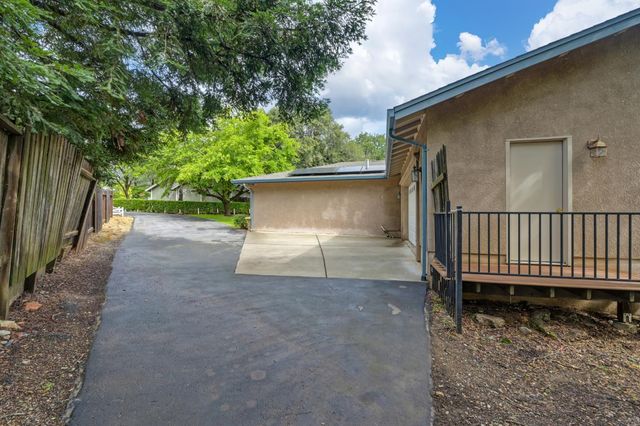 2230 Wildberry Ln, Auburn, CA 95603