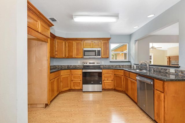 2230 Wildberry Ln, Auburn, CA 95603