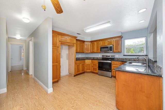 2230 Wildberry Ln, Auburn, CA 95603