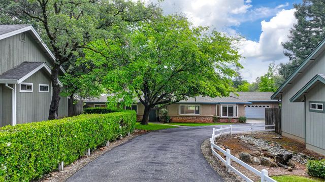 2230 Wildberry Ln, Auburn, CA 95603