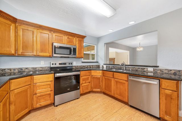2230 Wildberry Ln, Auburn, CA 95603