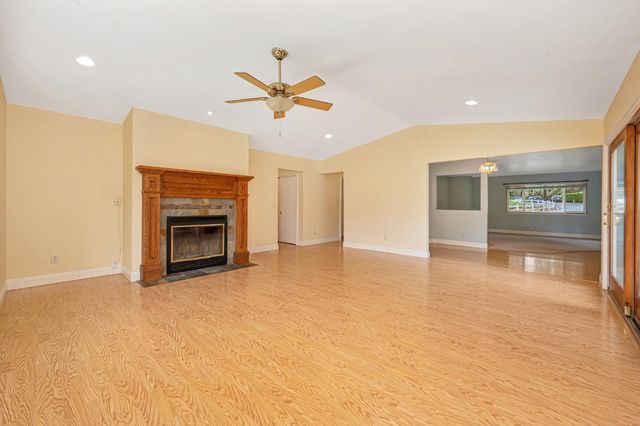 2230 Wildberry Ln, Auburn, CA 95603