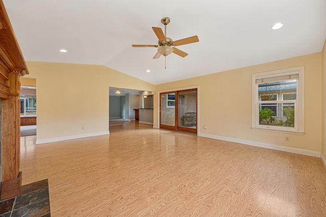 2230 Wildberry Ln, Auburn, CA 95603