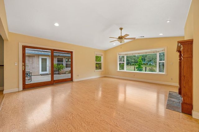 2230 Wildberry Ln, Auburn, CA 95603