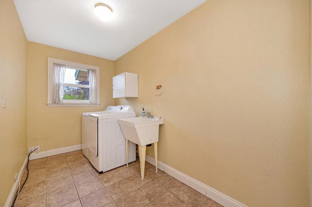 2230 Wildberry Ln, Auburn, CA 95603