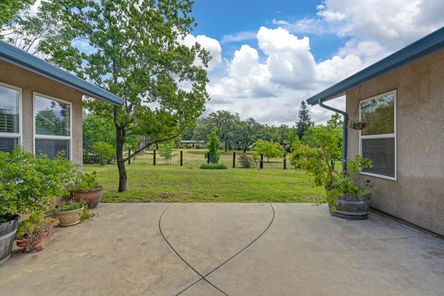 2230 Wildberry Ln, Auburn, CA 95603
