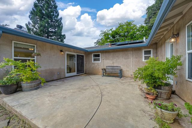 2230 Wildberry Ln, Auburn, CA 95603