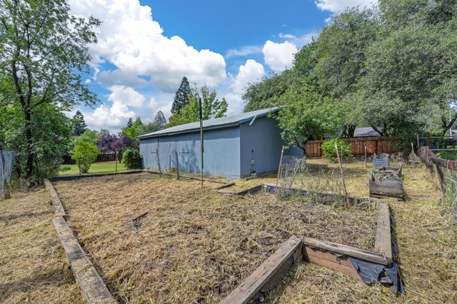 2230 Wildberry Ln, Auburn, CA 95603