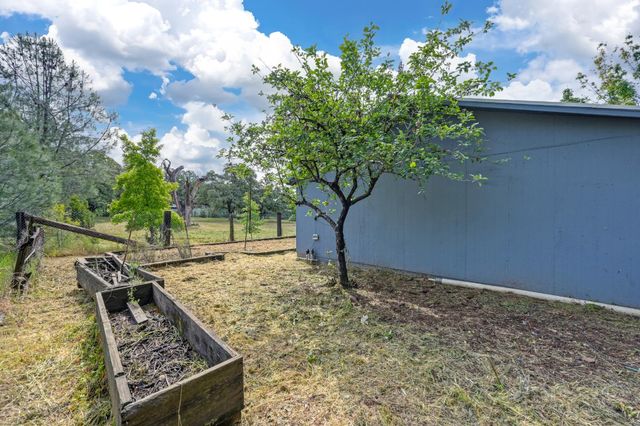2230 Wildberry Ln, Auburn, CA 95603