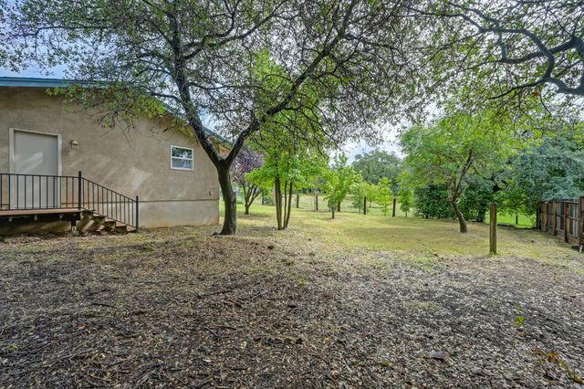 2230 Wildberry Ln, Auburn, CA 95603