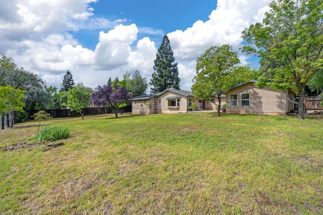 2230 Wildberry Ln, Auburn, CA 95603