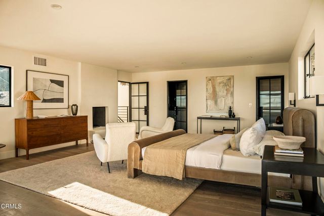 2994 Durand Drive, Los Angeles, CA 90068