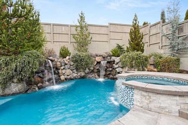 4035 Crystal Springs Drive, Medford, OR 97504