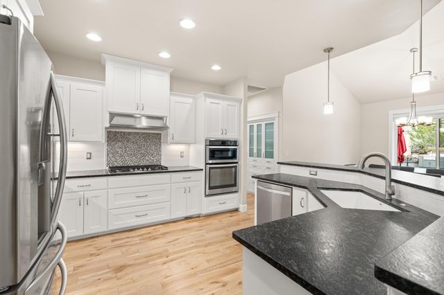 4035 Crystal Springs Drive, Medford, OR 97504