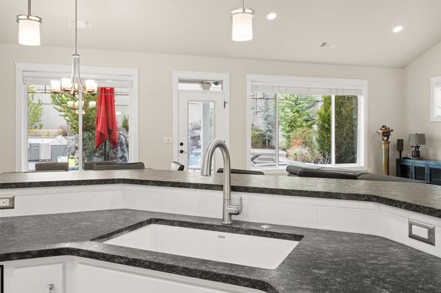 4035 Crystal Springs Drive, Medford, OR 97504