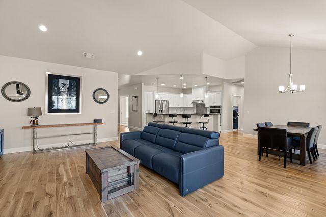 4035 Crystal Springs Drive, Medford, OR 97504