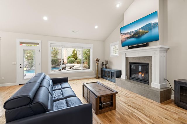 4035 Crystal Springs Drive, Medford, OR 97504