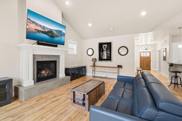 4035 Crystal Springs Drive, Medford, OR 97504